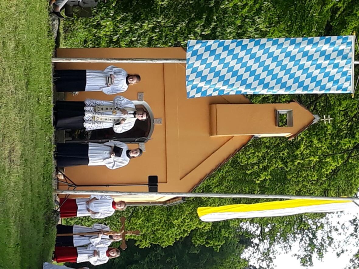 letzte-maiandacht-im-freien-bei-der-kapelle-maria-heil-der-kranken3367326