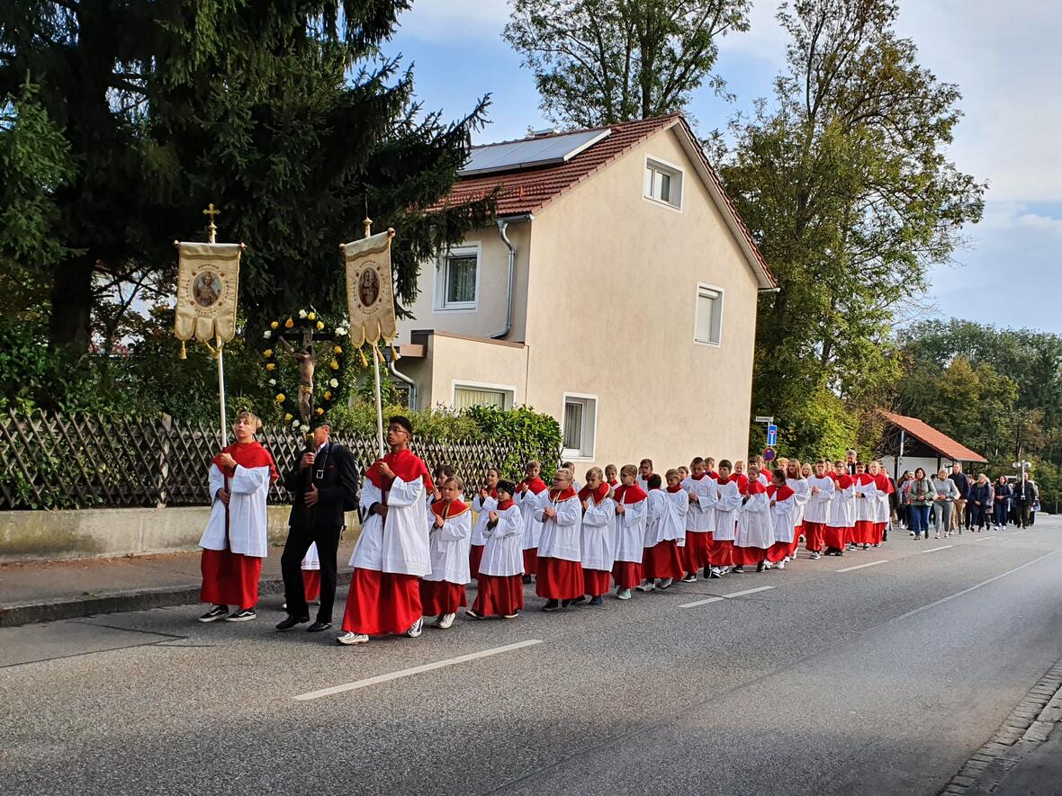 Zug vom Parkplatz Richtung Kapellplatz